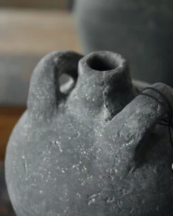 Aardewerk Kruikje Met Twee Oren En Smalle Tuit, Brynxz -Mode-Woondecoratiewinkel aardewerk kruikje met twee oren en smalle tuit brynxz 3