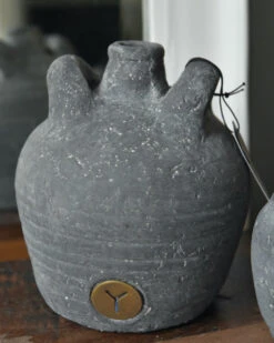 Aardewerk Kruikje Met Twee Oren En Smalle Tuit, Brynxz -Mode-Woondecoratiewinkel aardewerk kruikje met twee oren en smalle tuit brynxz 4