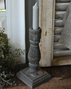 Kandelaar Vergrijst Met Vierkante Voet -Mode-Woondecoratiewinkel be uniq kandelaar vergrijst met vierkante voet 2