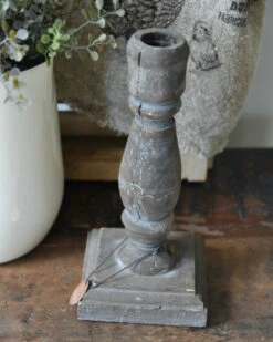 Kandelaar Vergrijst Met Vierkante Voet -Mode-Woondecoratiewinkel be uniq kandelaar vergrijst met vierkante voet 4