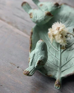 Mode-Woondecoratiewinkel -Mode-Woondecoratiewinkel blad met 3 vogeltjes als schaaltje in antiek turkoois 1