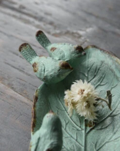 Blad Met 3 Vogeltjes Als Schaaltje In Antiek Turkoois -Mode-Woondecoratiewinkel blad met 3 vogeltjes als schaaltje in antiek turkoois 2