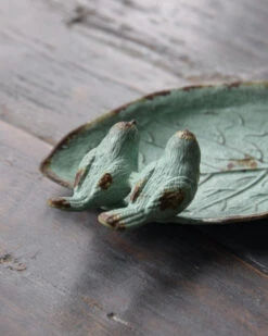 Blad Met 3 Vogeltjes Als Schaaltje In Antiek Turkoois -Mode-Woondecoratiewinkel blad met 3 vogeltjes als schaaltje in antiek turkoois 4