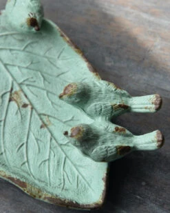 Blad Met 3 Vogeltjes Als Schaaltje In Antiek Turkoois -Mode-Woondecoratiewinkel blad met 3 vogeltjes als schaaltje in antiek turkoois 6