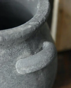 Bolle Kruik Pot Met Twee Oren En Brede Kraag, Majestic Brynxz -Mode-Woondecoratiewinkel bolle kruik pot met twee oren en brede kraag majestic brynxz 4