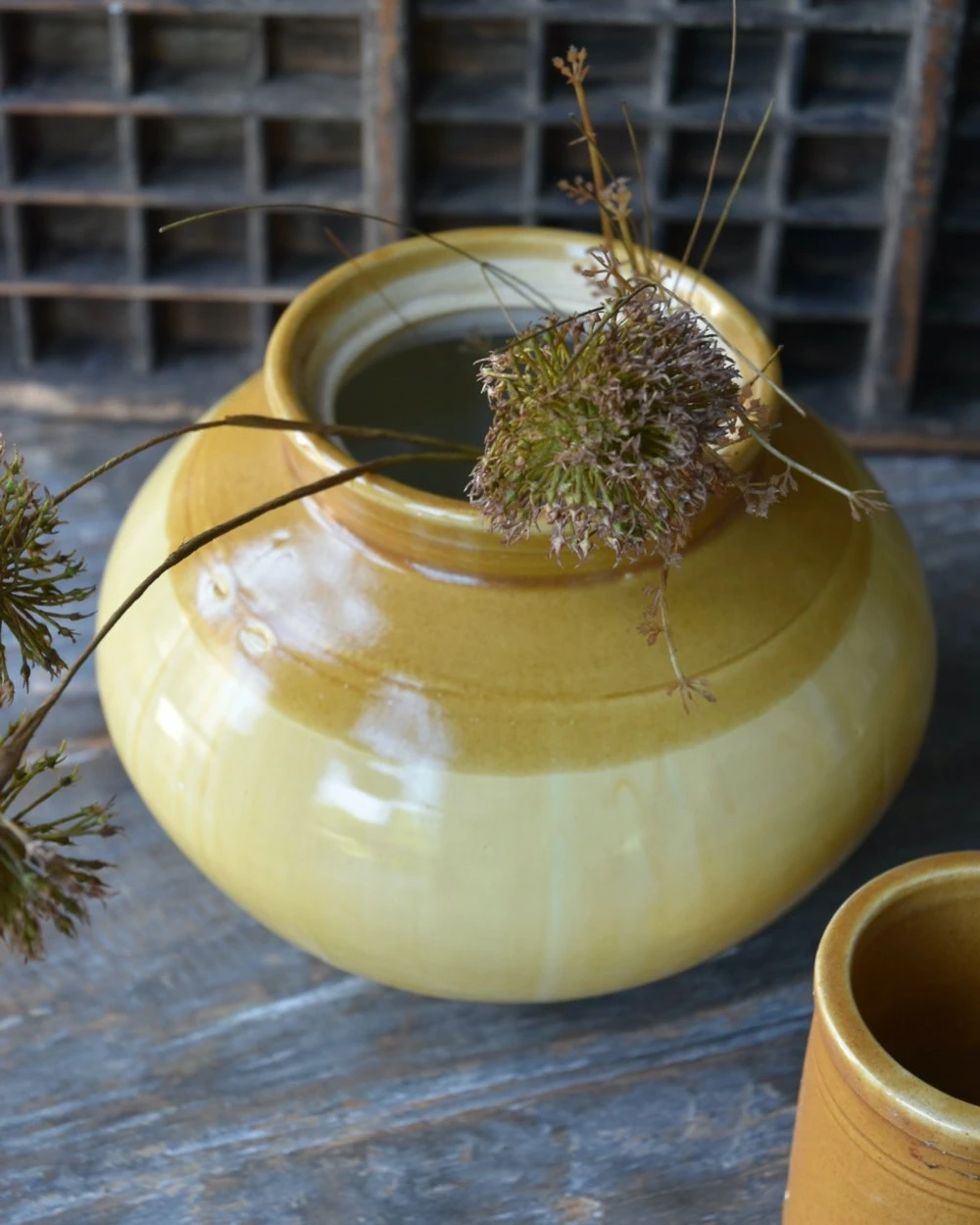 Bolle handgemaakte pot in oud oker bruine tinten, Unique IB Laursen Bolle Handgemaakte Pot In Oud Oker Bruine Tinten, Unique IB Laursen -Mode-Woondecoratiewinkel bolle pot in oud oker bruine tinten unique ib laursen