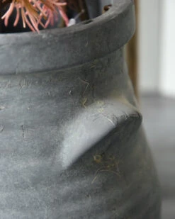 Bolle Vaas Met Ribbel Reliëf En Dichte Oortjes Majestic, Brynxz -Mode-Woondecoratiewinkel bolle vaas met ribbel relief en dichte oortjes majestic brynxz 3