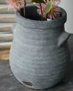 Bolle Vaas Met Ribbel Reliëf En Dichte Oortjes Majestic, Brynxz -Mode-Woondecoratiewinkel bolle vaas met ribbel relief en dichte oortjes majestic brynxz 5