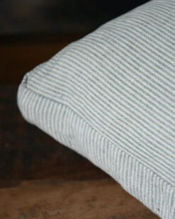 Box Kussenhoes Met Fijne Groene Strepen, IB Laursen -Mode-Woondecoratiewinkel box kussenhoes met fijne groene strepen ib laursen 2