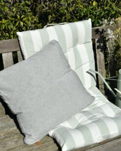 Box Kussenhoes Met Fijne Groene Strepen, IB Laursen -Mode-Woondecoratiewinkel box kussenhoes met fijne groene strepen ib laursen 5