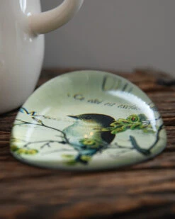 Brocante Glazen Halve Bol Vogel Op Tak, Groot -Mode-Woondecoratiewinkel brocante glazen halve bol vogel op tak groot 4