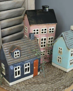 Donker Blauwe Engelse Cottage Met Dakkapel, IB Laursen -Mode-Woondecoratiewinkel donker blauwe engelse cottage met dakkapel ib laursen 2