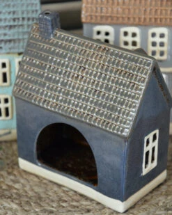 Donker Blauwe Engelse Cottage Met Dakkapel, IB Laursen -Mode-Woondecoratiewinkel donker blauwe engelse cottage met dakkapel ib laursen 3