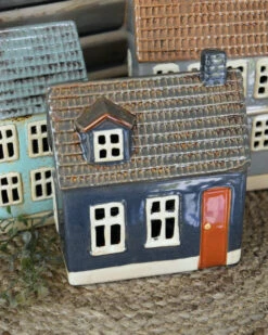 Donker Blauwe Engelse Cottage Met Dakkapel, IB Laursen -Mode-Woondecoratiewinkel donker blauwe engelse cottage met dakkapel ib laursen 4