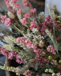 Droogbloem Toef In Pastel Roze, Een Vleugje Wit En Groen -Mode-Woondecoratiewinkel droogbloem toef in pastel roze een vleugje wit en groen 5