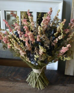 Droogbloemen Biedermeier Met Hortensia's En Riddersporen -Mode-Woondecoratiewinkel droogbloemen biedermeier met hortensia s en riddersporen 7