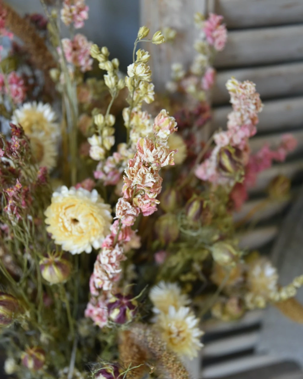 Droogbloemen boeket in zachte naturel tinten roze en crème Droogbloemen Boeket In Zachte Naturel Tinten Roze En Crème -Mode-Woondecoratiewinkel droogbloemen boeket in zachte naturel tinten roze en creme 1