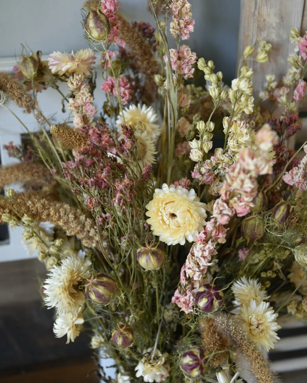 Droogbloemen boeket in zachte naturel tinten roze en crème Droogbloemen Boeket In Zachte Naturel Tinten Roze En Crème -Mode-Woondecoratiewinkel droogbloemen boeket in zachte naturel tinten roze en creme 3
