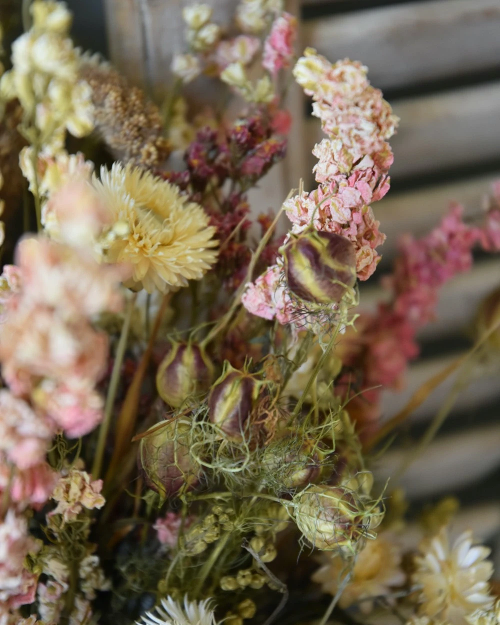 Droogbloemen boeket in zachte naturel tinten roze en crème Droogbloemen Boeket In Zachte Naturel Tinten Roze En Crème -Mode-Woondecoratiewinkel droogbloemen boeket in zachte naturel tinten roze en creme 5