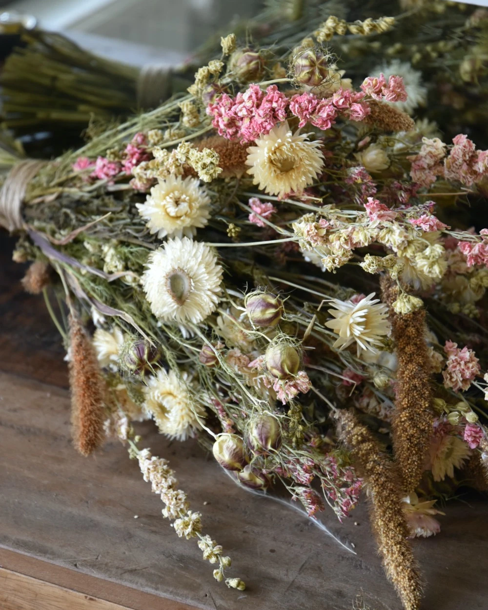 Droogbloemen boeket in zachte naturel tinten roze en crème Droogbloemen Boeket In Zachte Naturel Tinten Roze En Crème -Mode-Woondecoratiewinkel droogbloemen boeket in zachte naturel tinten roze en creme 6