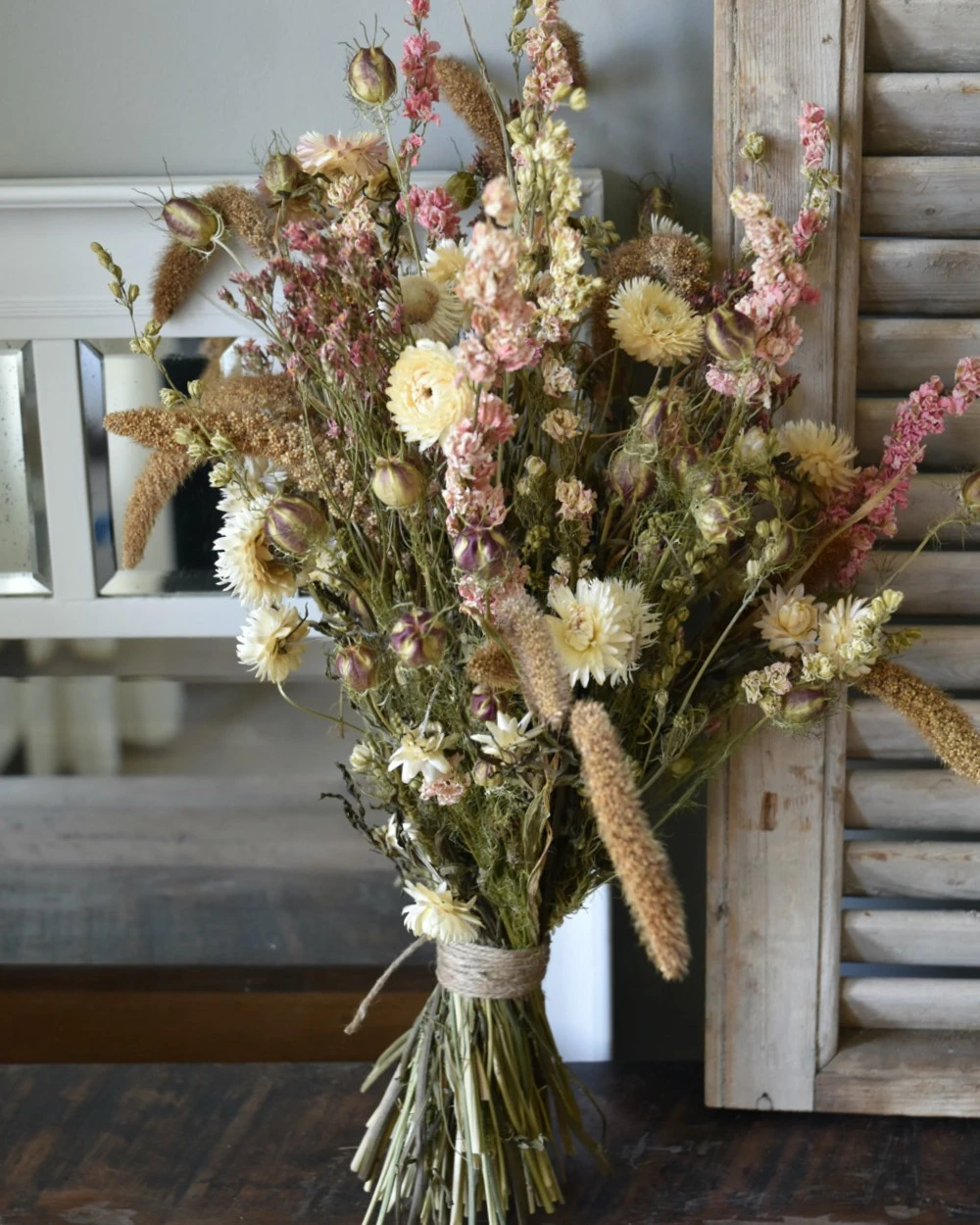 Droogbloemen boeket in zachte naturel tinten roze en crème Droogbloemen Boeket In Zachte Naturel Tinten Roze En Crème -Mode-Woondecoratiewinkel droogbloemen boeket in zachte naturel tinten roze en creme