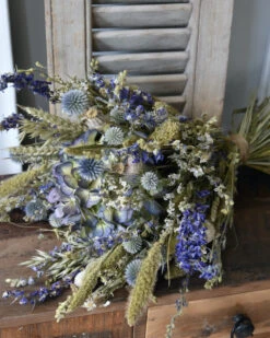 Droogbloemen Boeket Met Hortensia En Kogeldistels Groen Blauw 5 Droogbloemen Boeket Met Hortensia En Kogeldistels Groen Blauw -Mode-Woondecoratiewinkel droogbloemen boeket met hortensia en kogeldistels groen blauw 3