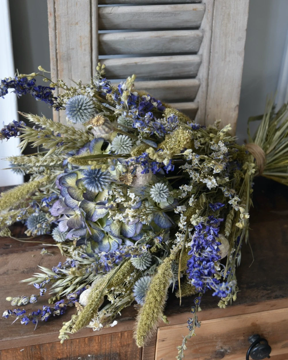 Droogbloemen boeket met Hortensia en Kogeldistels groen blauw Droogbloemen Boeket Met Hortensia En Kogeldistels Groen Blauw -Mode-Woondecoratiewinkel droogbloemen boeket met hortensia en kogeldistels groen blauw 3