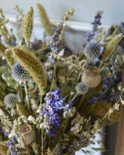 Droogbloemen Boeket Met Hortensia En Kogeldistels Groen Blauw 8 Droogbloemen Boeket Met Hortensia En Kogeldistels Groen Blauw -Mode-Woondecoratiewinkel droogbloemen boeket met hortensia en kogeldistels groen blauw 6