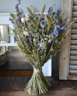 Droogbloemen Boeket Met Hortensia En Kogeldistels Groen Blauw 9 Droogbloemen Boeket Met Hortensia En Kogeldistels Groen Blauw -Mode-Woondecoratiewinkel droogbloemen boeket met hortensia en kogeldistels groen blauw 7