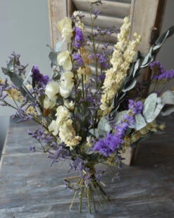 Droogbloemen Boeket Met O.a. Bougainvillea En Eucalyptus In Het Lila, Crème Grijs -Mode-Woondecoratiewinkel droogbloemen boeket met oa bougainvillea en eucalyptus in het lila creme grijs 4