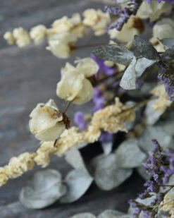 Droogbloemen Boeket Met O.a. Bougainvillea En Eucalyptus In Het Lila, Crème Grijs -Mode-Woondecoratiewinkel droogbloemen boeket met oa bougainvillea en eucalyptus in het lila creme grijs 5