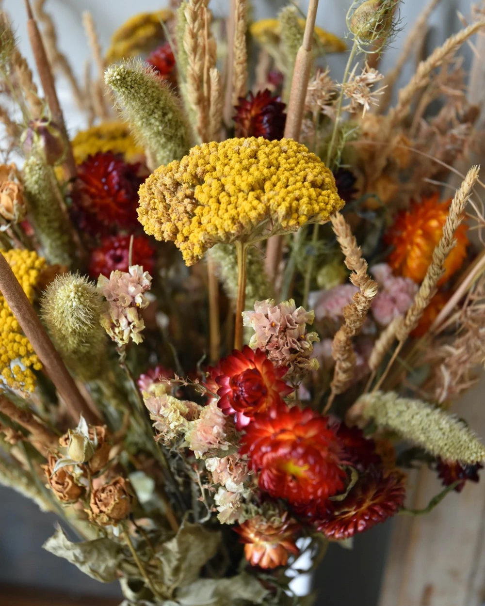 Droogbloemen plukboeket in naturel, oranje/rood, warm geel en groen Droogbloemen Plukboeket In Naturel, Oranje/rood, Warm Geel En Groen -Mode-Woondecoratiewinkel droogbloemen plukboeket in naturel oranjerood warm geel en groen 1