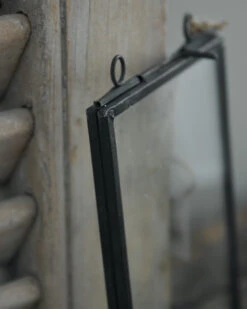 Fotolijstje Glas In Metaal Met Ophang Oogjes 3 Fotolijstje Glas In Metaal Met Ophang Oogjes -Mode-Woondecoratiewinkel fotolijstje glas in metaal met ophang oogjes 1