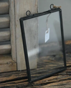 Fotolijstje Glas In Metaal Met Ophang Oogjes 5 Fotolijstje Glas In Metaal Met Ophang Oogjes -Mode-Woondecoratiewinkel fotolijstje glas in metaal met ophang oogjes 3