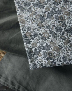 Gebloemde Kussenhoes Met Grijze En Taupe Bloemen, IB Laursen 9 Gebloemde Kussenhoes Met Grijze En Taupe Bloemen, IB Laursen -Mode-Woondecoratiewinkel gebloemde kussenhoes wit met grijze en taupe bloemen ib laursen 7