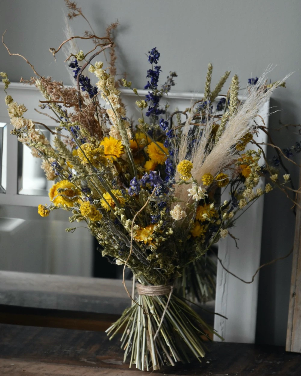 Gelaagd droogbloemen boeket naturel geel blauw groen Gelaagd Droogbloemen Boeket Naturel Geel Blauw Groen -Mode-Woondecoratiewinkel gelaagd droogbloemen boeket naturel geel blauw groen 1