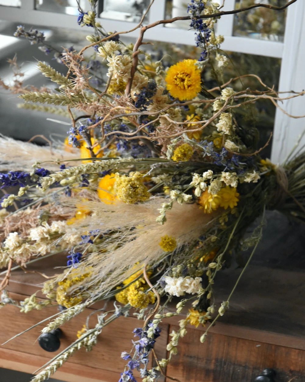 Gelaagd droogbloemen boeket naturel geel blauw groen Gelaagd Droogbloemen Boeket Naturel Geel Blauw Groen -Mode-Woondecoratiewinkel gelaagd droogbloemen boeket naturel geel blauw groen 3