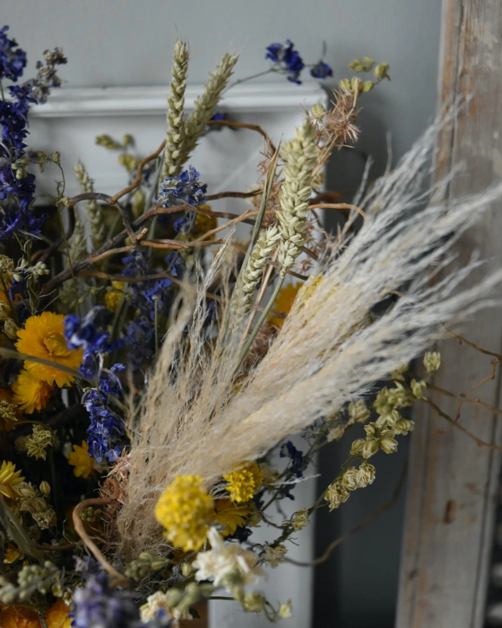 Gelaagd droogbloemen boeket naturel geel blauw groen Gelaagd Droogbloemen Boeket Naturel Geel Blauw Groen -Mode-Woondecoratiewinkel gelaagd droogbloemen boeket naturel geel blauw groen 4