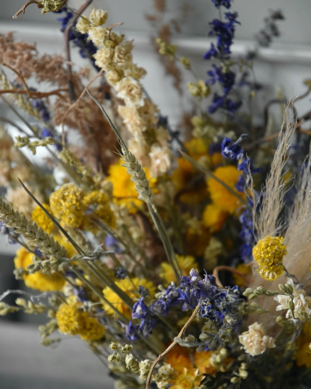 Gelaagd droogbloemen boeket naturel geel blauw groen Gelaagd Droogbloemen Boeket Naturel Geel Blauw Groen -Mode-Woondecoratiewinkel gelaagd droogbloemen boeket naturel geel blauw groen 6