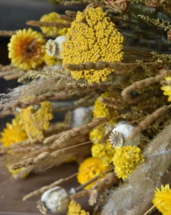 Gemengd Droogbloemen Boeket Gelaagd In Naturel Geel 6 Gemengd Droogbloemen Boeket Gelaagd In Naturel Geel -Mode-Woondecoratiewinkel gemengd droogbloemen boeket gelaagd in naturel geel 4