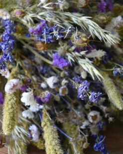 Gemengd Droogbloemen Boeket In Naturel Groen Lila En Blauw -Mode-Woondecoratiewinkel gemengd droogbloemen boeket in naturel groen lila en blauw 5