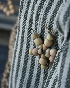 Geweven Sprei Olijfgroen Gebroken Wit Gestreept Met Kwastjes, IB Laursen -Mode-Woondecoratiewinkel geweven sprei olijfgroen gebroken wit gestreept met kwastjes ib laursen 5