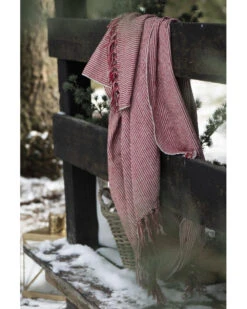 Geweven Woonkleed/ Sprei Gebroken Wit Met Fijne Rode Strepen, IB Laursen -Mode-Woondecoratiewinkel geweven woonkleed sprei gebroken wit met fijne rode strepen ib laursen 1 5