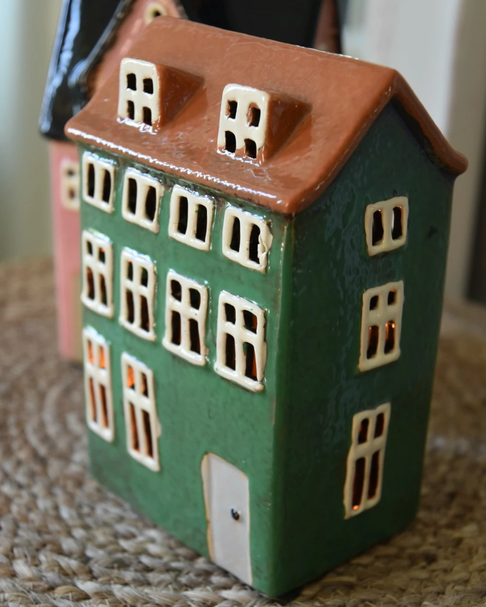 Groen pakhuis Nyhavn theelicht met lichte ramen en dakkapellen, IB Laursen Groen Pakhuis Nyhavn Theelicht Met Lichte Ramen En Dakkapellen, IB Laursen -Mode-Woondecoratiewinkel groen pakhuis nyhavn theelicht met lichte ramen en dakkapellen ib laursen 2