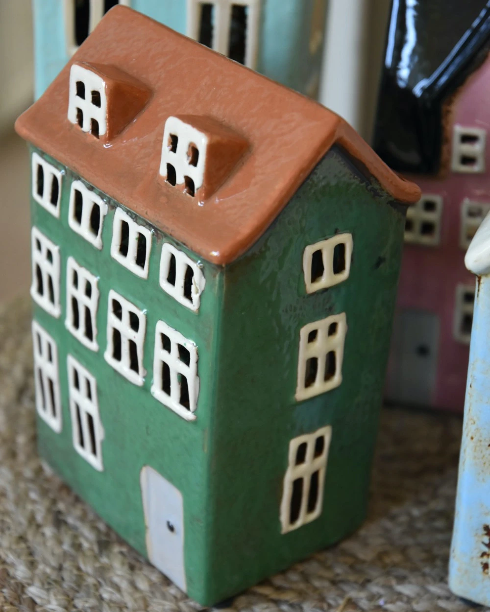 Groen pakhuis Nyhavn theelicht met lichte ramen en dakkapellen, IB Laursen Groen Pakhuis Nyhavn Theelicht Met Lichte Ramen En Dakkapellen, IB Laursen -Mode-Woondecoratiewinkel groen pakhuis nyhavn theelicht met lichte ramen en dakkapellen ib laursen 6