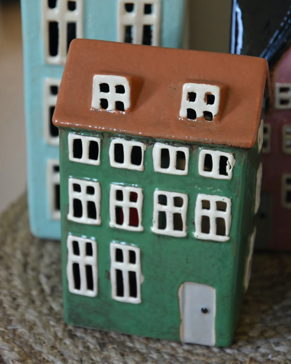 Groen pakhuis Nyhavn theelicht met lichte ramen en dakkapellen, IB Laursen Groen Pakhuis Nyhavn Theelicht Met Lichte Ramen En Dakkapellen, IB Laursen -Mode-Woondecoratiewinkel groen pakhuis nyhavn theelicht met lichte ramen en dakkapellen ib laursen