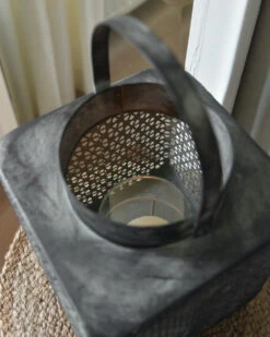 Groot Metalen Windlicht Met Weefpatroon En Hengsel, Vierkant -Mode-Woondecoratiewinkel groot metalen windlicht met weefpatroon en hengsel vierkant 4