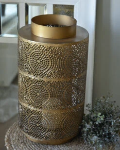 Groot Windlicht Met Sfeervol Gaatjes Patroon Antiek-look Messing -Mode-Woondecoratiewinkel groot windlicht met sfeervol gaatjes patroon antiek look messing 3