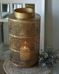 Groot Windlicht Met Sfeervol Gaatjes Patroon Antiek-look Messing -Mode-Woondecoratiewinkel groot windlicht met sfeervol gaatjes patroon antiek look messing 6
