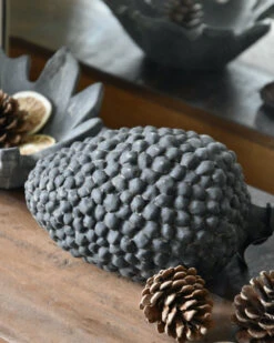 Grote Aardewerk Pine Cone/ Kegel Van Brynxz -Mode-Woondecoratiewinkel grote aardewerk pine cone kegel van brynxz 3
